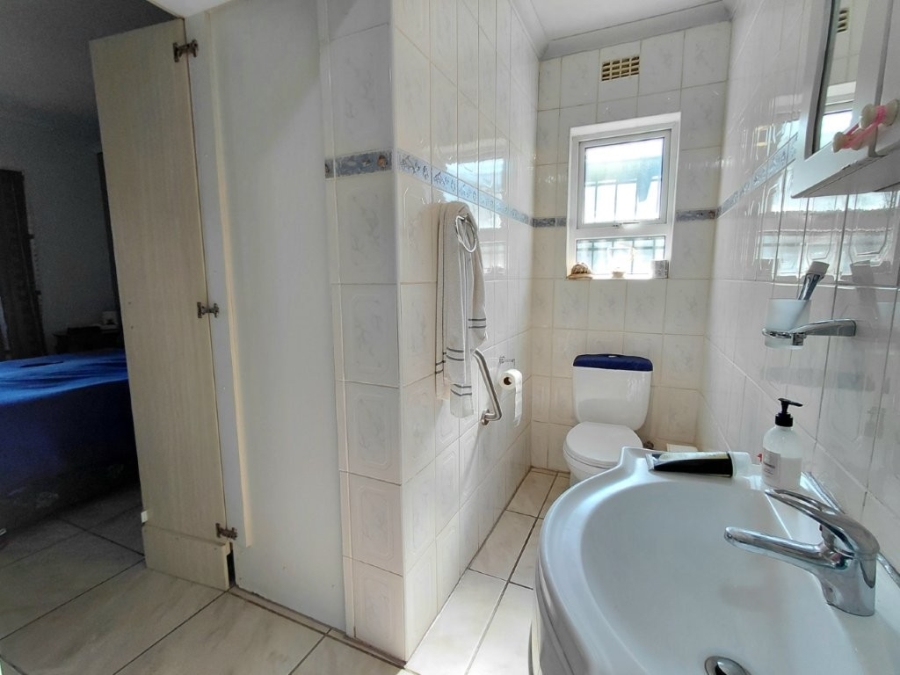 5 Bedroom Property for Sale in Penhill Western Cape